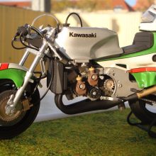 Kawasaki KR500 von Tamiya im Maßstab 1:12